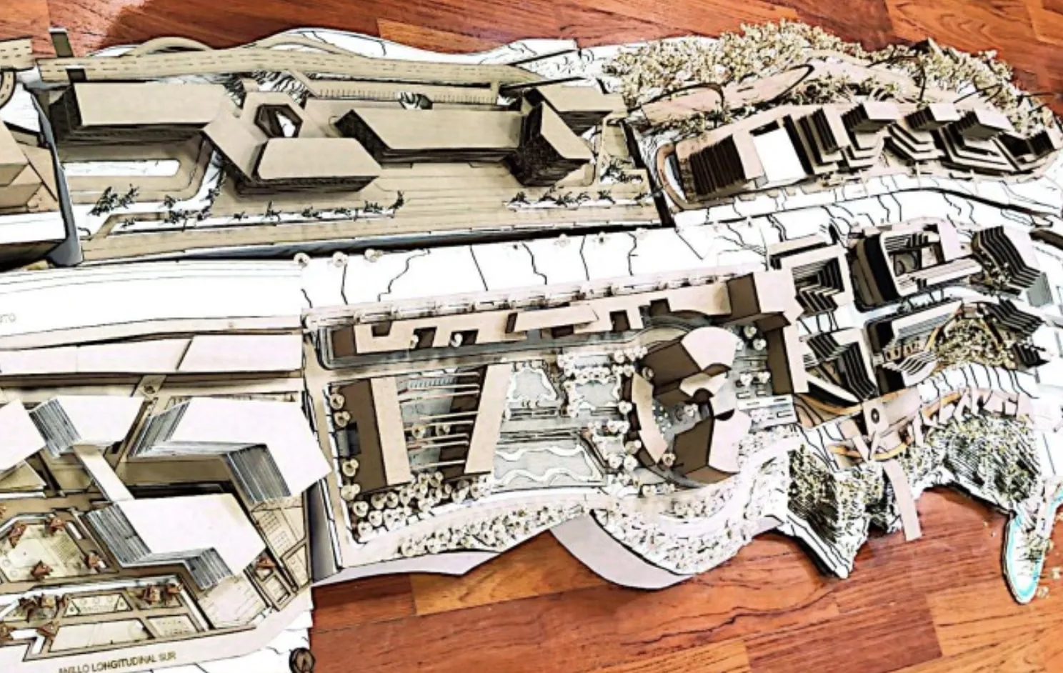 Maquetas de trabajo del tejido urbano: el anillo longitudinal sur y las piezas del eje.